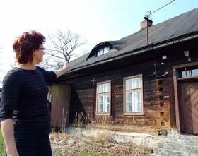 Zabytkowa chata w Kolonowskiem już jest remontowana. (fot. archiwum)