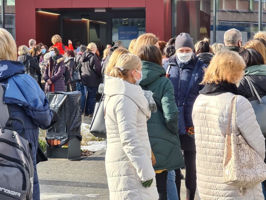 24.02.2021 torun szczepienia nauczycieli w szpitalu na...