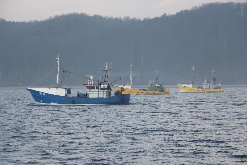 Protest rybaków. We wtorek 51 kutrów wypłynęło z portu w...