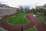 Obserwatorium astronomiczne i specjalny basen wioślarski. Ta wrocławska szkoła zaskakuje do dziś. Kiedyś była elitarnym gimnazjum