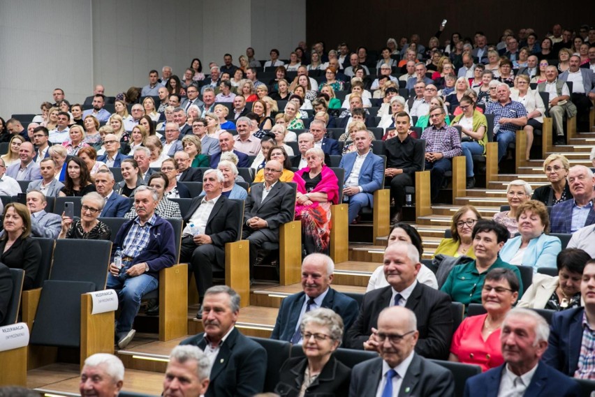 Zaproszenie marszałka Piotra Całbeckiego do auli UMK...