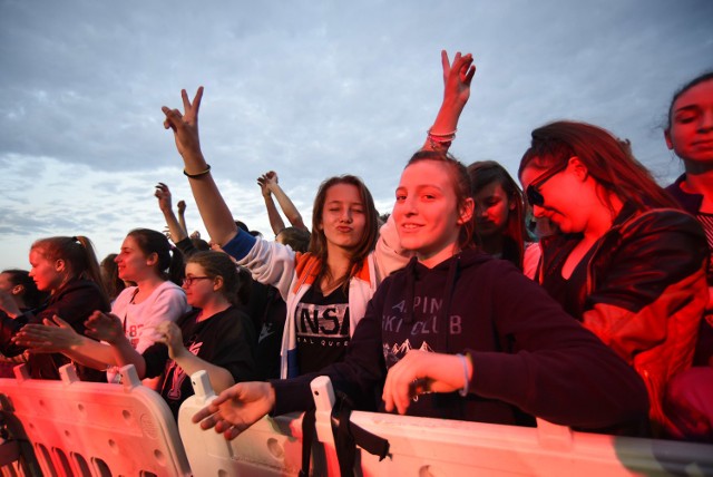 Kilka tysięcy ludzi doskonale bawiło się na pikniku pod radiostacją w Gliwicach. Wieczorem gwiazdami byli Kasia Popowska i Grzegorz Hyży