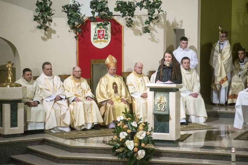 Rok Św. Brata Alberta w Radomiu. Rozpoczęła go pasterka z udziałem biskupa Henryka Tomasika