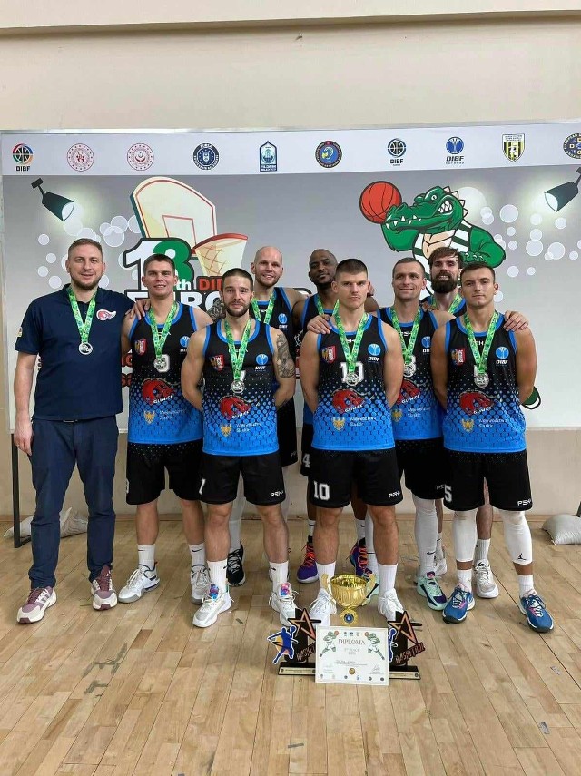 Zawodnicy Stowarzyszenia Sportowego Niesłyszących MIG Gliwice zdobyli srebrny medal w 13. Klubowym Pucharze Europy Głuchych w Koszykówce Kobiet i Mężczyzn w Turcji.