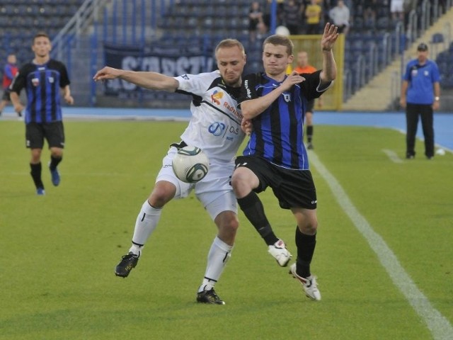 (z prawej) to nadal najskuteczniejszy gracz Zawiszy Bydgoszcz.