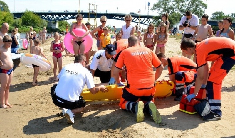 Plaża w Łomży. Policja przeprowadziła kontrole i działania profilaktyczne [FOTO]