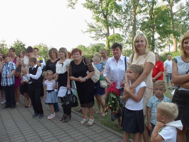 Podczas uroczystości rozpoczęcia roku szkolnego w Węgrowie spotkali się uczniowie, nowa kadra pedagogiczna i rodzice