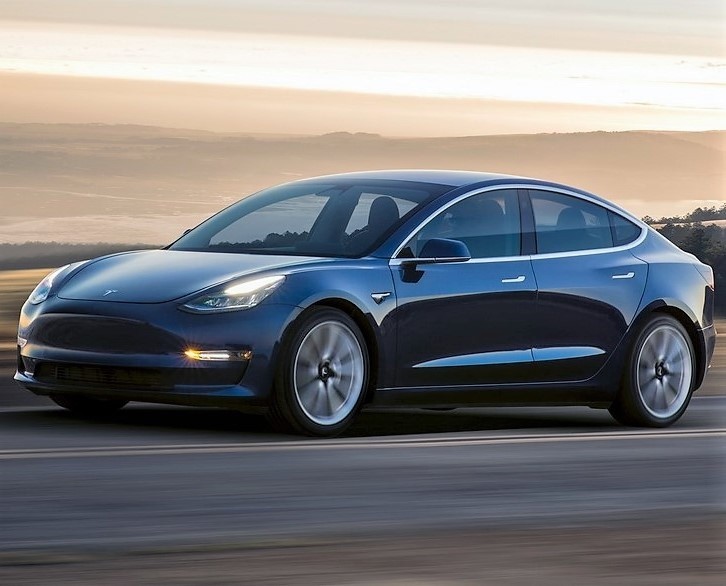 Wyczekiwana, ale bardzo kosztowna Tesla. Model 3