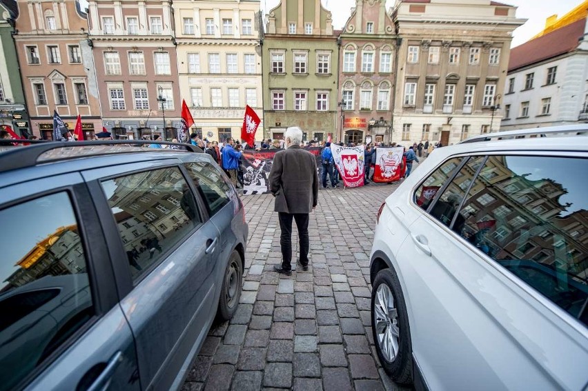 Kilkaset osób wzięło udział w Marszu Zwycięstwa, który w...