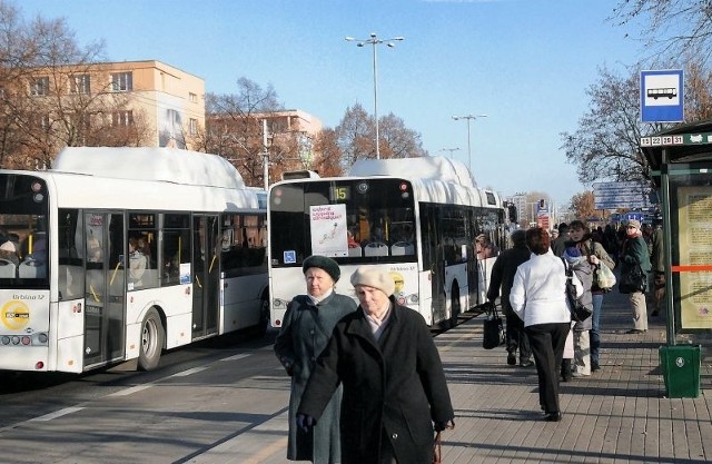 W pierwszy i drugi dzień Bożego Narodzenia autobusy i tramwaje będą jeździć w Toruniu według niedzielnych świątecznych rozkładów jazdy.