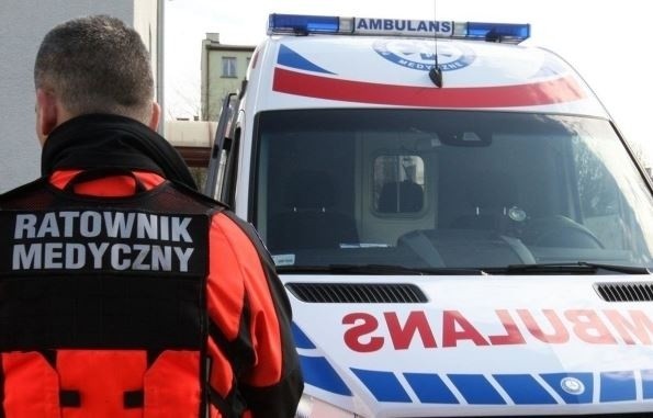 W wypadku dwóch osobówek i ciężarówki na krajowej piątce pod Strzegomiem ranny został 65 letni kierowca z Wrocławia.
