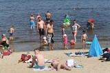 Weekendowy odpoczynek w Trzebieży. Tłumy na plaży [zdjęcia]