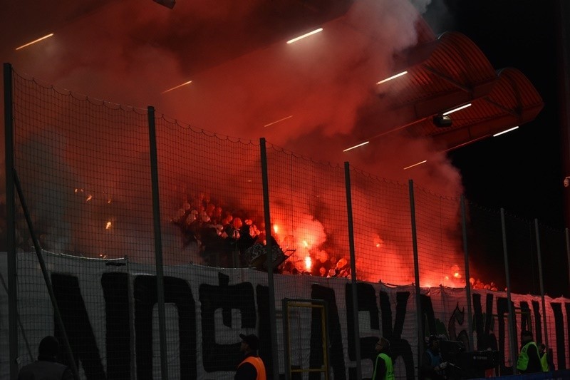 MIEDŹ LEGNICA - ŚLĄSK WROCŁAW. Oprawa kibiców na derach przyjaźni [ZDJĘCIA]