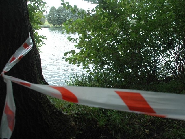 Zwłoki zostały znalezione w jeziorze. Jeszcze we wtorek to miejsce oddzielone było taśmą.