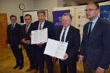 Kolej plus. Miliard zł na realizację trzech projektów. Władze województwa i PKP podpisały dzisiaj w Ostrówku umowę na realizację zadań