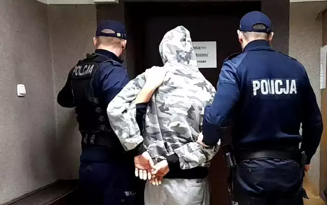 Dwóch 19-latków z gminy Kęty zostało zatrzymanych przez policję. Są podejrzani o rozbój z użyciem noża i kradzież samochodu