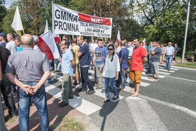 W proteście w Pamiątce koło Tarczyna uczestniczyło około 100 osób, w tym mieszkańcy gmin z powiatu grójeckiego.