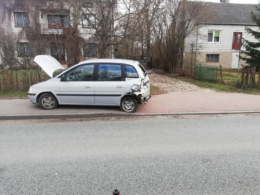 Suchowola. Wypadek przy wjeździe do Biedronki (zdjęcia)