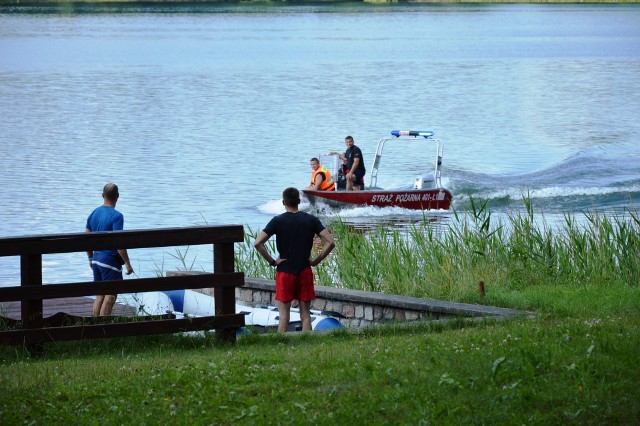 Akcja poszukiwawcza nad jeziorem Jeleń w Bytowie.
