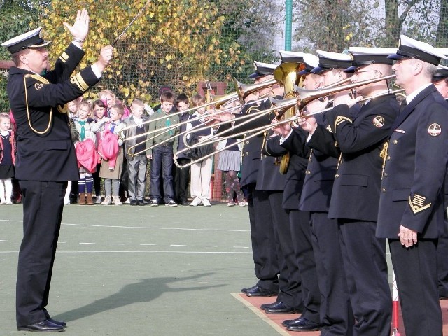 Koncerty Orkiestry Reprezentacyjnej Marynarki Wojennej na boisku w Laskach to już tradycja.