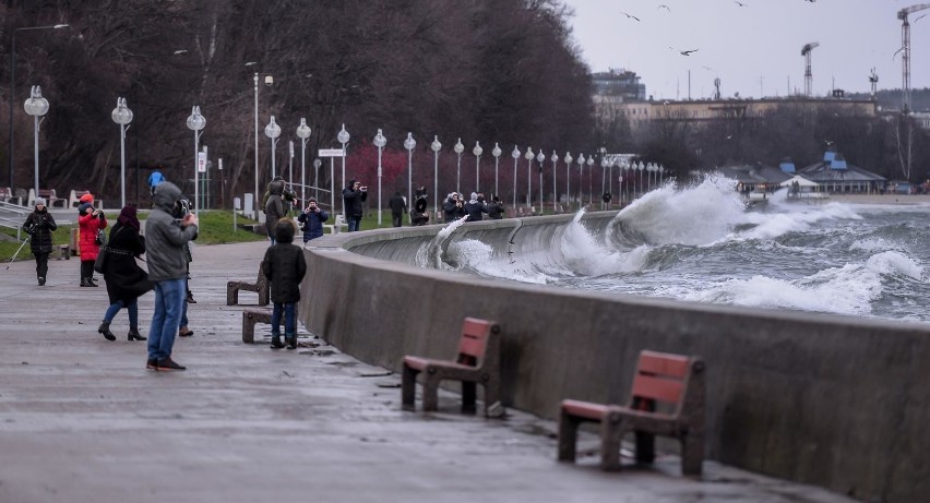 Sztorm na Bałtyku. Gdynia