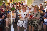 Senioralia w Kolbuszowej. Koncert Andrzeja Rybińskiego porwał seniorów do śpiewu i tańca [ZDJĘCIA, WIDEO]