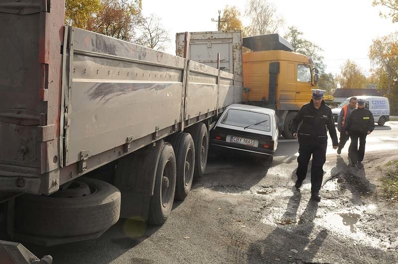 Polonez z ciężarówką - wypadek w Osielsku