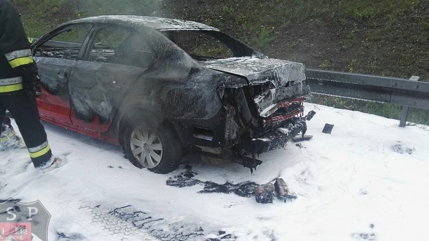 Rudno. Pożar samochodu na autostradzie A4. Niewiele z niego zostało [ZDJĘCIA]