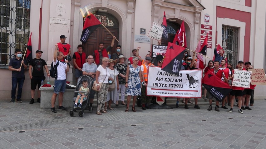 Protest przed Urzędem Miasta