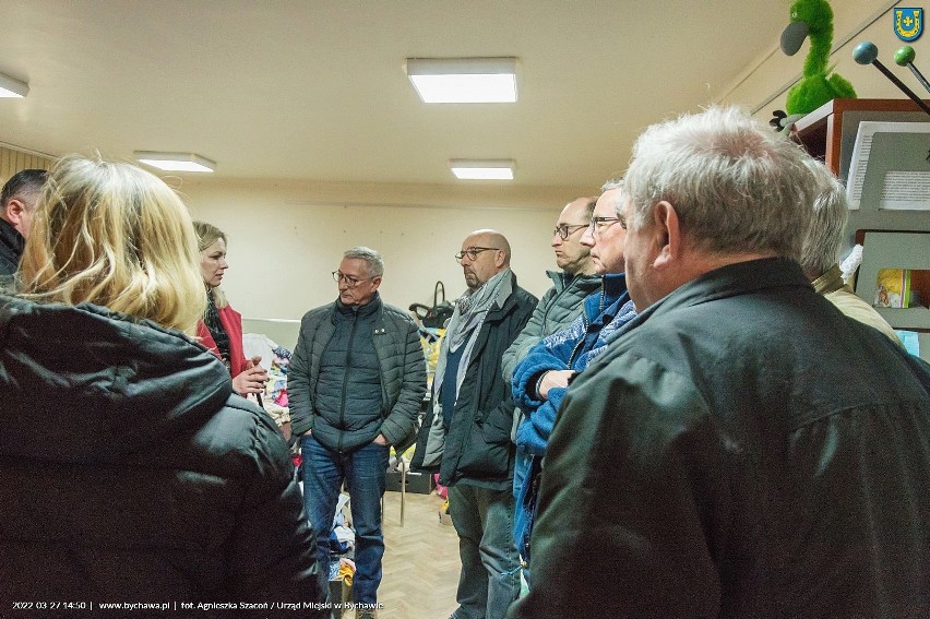 Francuzi z La Chapelle sur Erdre wsparli zbiórkę darów dla Ukrainy. To miasto partnerskie Bychawy. Zobacz zdjęcia