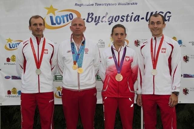 Od czterech z rzędu igrzysk olimpijskich wioślarze LOTTO wracają z medalami. Sagę rozpoczął Robert Sycz - drugi z lewej (Sydney 2000 i Ateny 2004), dalej kontynuowali ją Bartłomiej Pawełczak - pierwszy z lewej i Miłosz Bernatajtys (2008), a następnie Magd