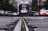 W niektórych miejscach torowiska są w tak złym stanie, że tramwaje jeżdżą z prędkością 10 km/h!



