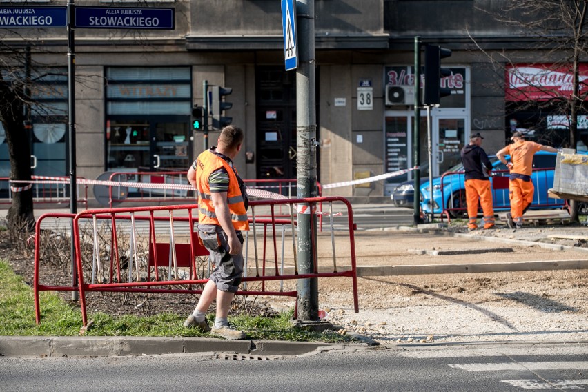 Kraków. Rozpoczął się remont chodnika na alei Słowackiego w ramach budżetu obywatelskiego