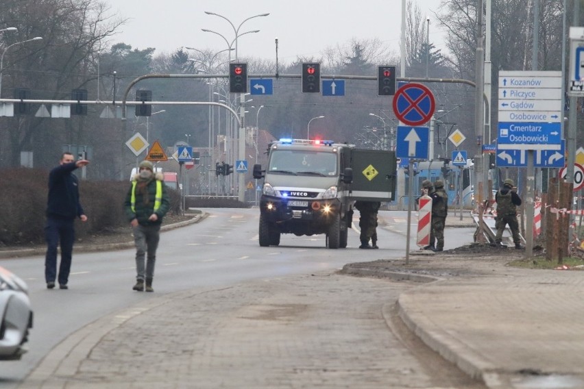 Bomba lotnicza na Popowicach. Akcja saperów, zablokowane...