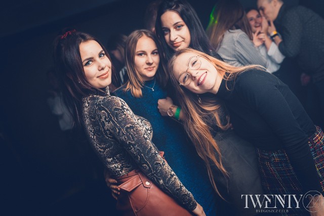 Twenty Club na Starym Rynku to jeden z najbardziej obleganych klubów w naszym mieście. Bydgoszczanie lubią się tam bawić, zresztą nic dziwnego - klub co weekend pęka w szwach. Zobaczcie fotorelację z imprez w pierwszych dniach 2020 roku!