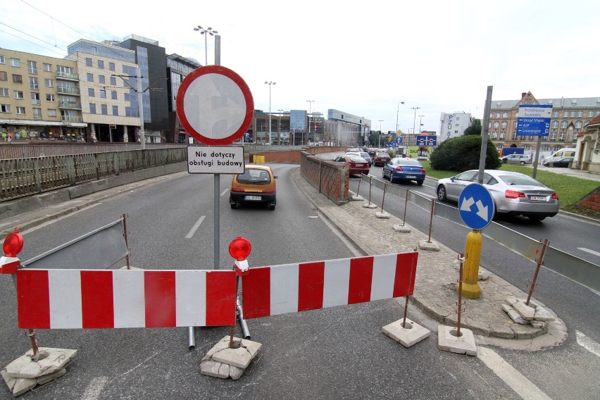 Dzisiaj (w czwartek) wieczorem, między 19:00 a 22:00 w...