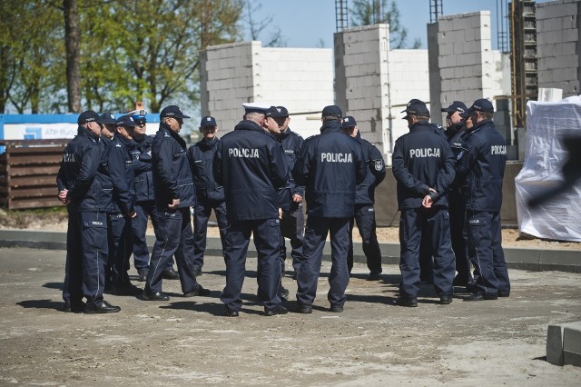 We wtorek po południu odbyło się uroczyste wmurowanie aktu erekcyjnego pod budowę nowej Komendy Powiatowej Policji w Sławnie. W wydarzeniu wziął udział Joachim Brudziński, Minister Spraw Wewnętrznych i Administracji.