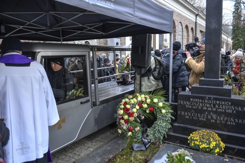 Pogrzeb Jerzego Połomskiego. Oto ostatnie pożegnanie legendarnego piosenkarza! Galeria zdjęć