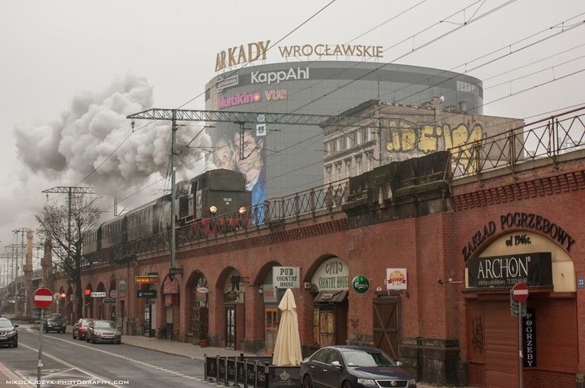 Wrocław: Pociąg "Orzeł Biały" w centrum. Wyjątkowe zdjęcia