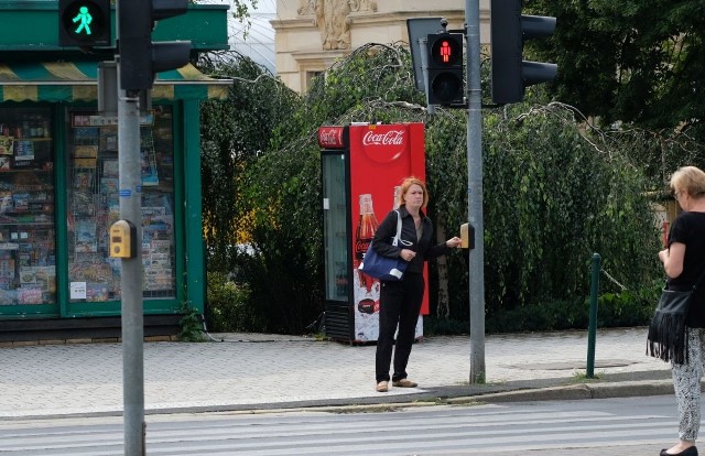 Awaria sygnalizatorów spowodowała, że piesi mieli problem z pokonaniem przejścia przy Dworcu Zachodnim