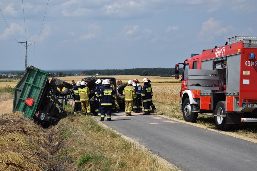 Tragedia w Wysokiej niedaleko Góry św. Anny. Traktor przewrócił się na dach. Kierujący nim rolnik zginął na miejscu.