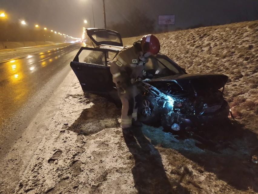 Lublin. Pijany spowodował wypadek i uciekł z miejsca zdarzenia. Policjanci zatrzymali sprawcę 