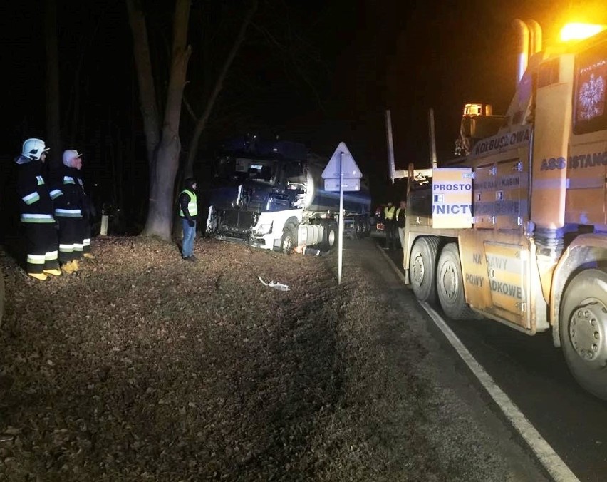 Wypadek ciężarówki i auta osobowego w powiecie niżańskim. Zginęła młoda kobieta!