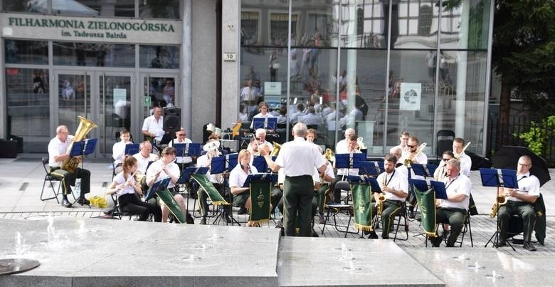 Orkiestra Dęta Zastal gra nam od wielu, wielu lat. A...