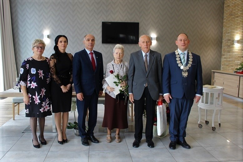 38 par małżeńskich w Kętach świętowało żelazne i diamentowe gody. Były gratulacje i życzenia [ZDJĘCIA]