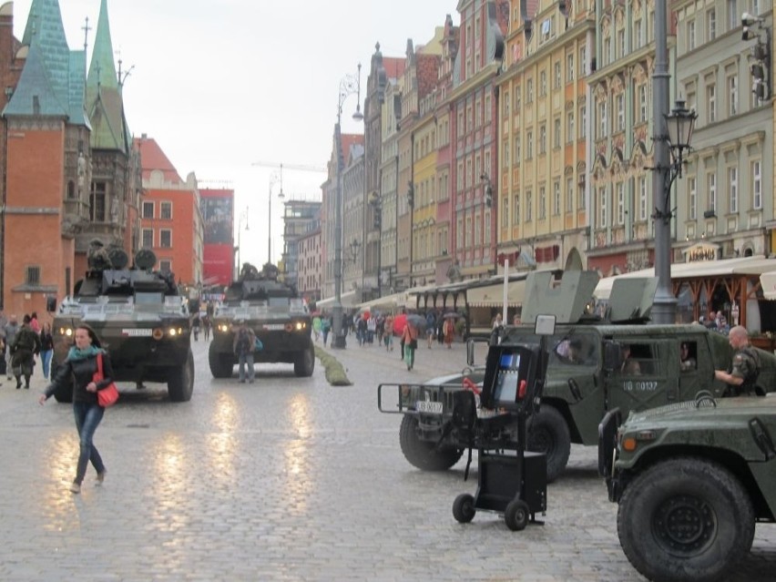 Wrocław: Ostatnie chwile, by zobaczyć pojazdy wojskowe w Rynku (FOTO)