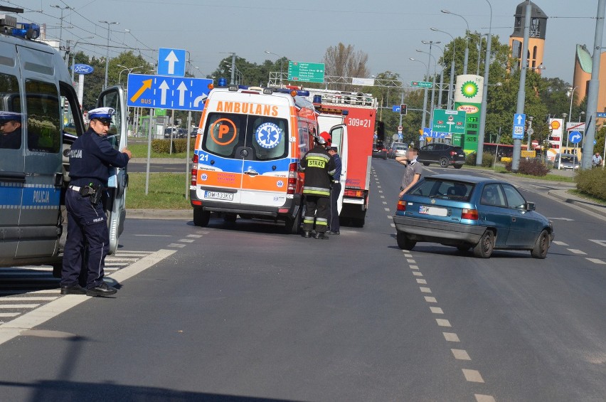 Wrocław: Wypadek na ul. Bardzkiej. Dwie osoby poszkodowane (ZDJĘCIA)
