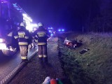 W Łubianie dachował samochód osobowy. Trzy osoby poszkodowane zostały przewiezione do szpitala ZDJĘCIA