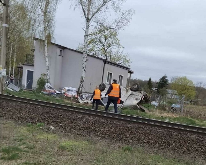 Zderzenie pociągu z samochodem dostawczym pod Białogardem