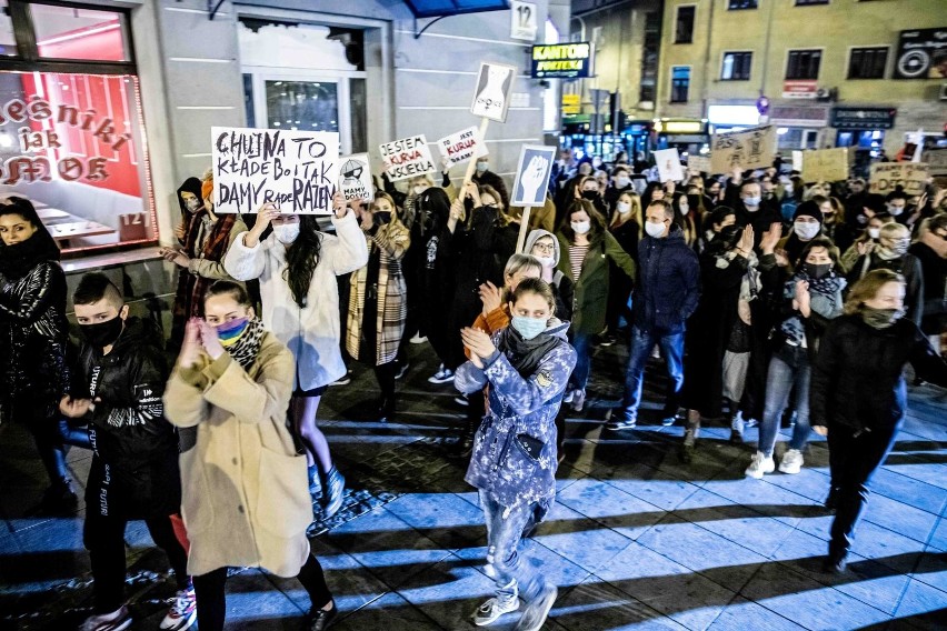 Piąty dzień protestów w Białymstoku przeciwko zaostrzeniu...